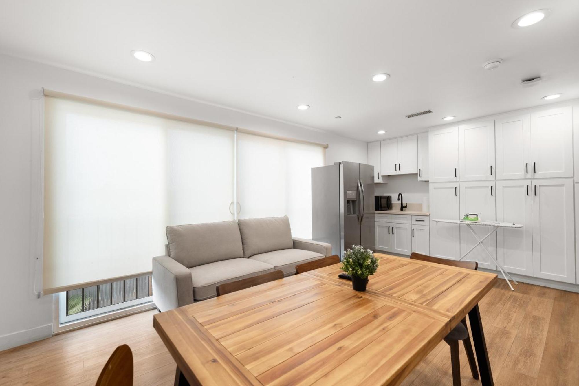 Modern Getaway In The Heart Of La Near Usc, Private Room With Share Living Room And Kitchen ลอสแอนเจลิส ภายนอก รูปภาพ